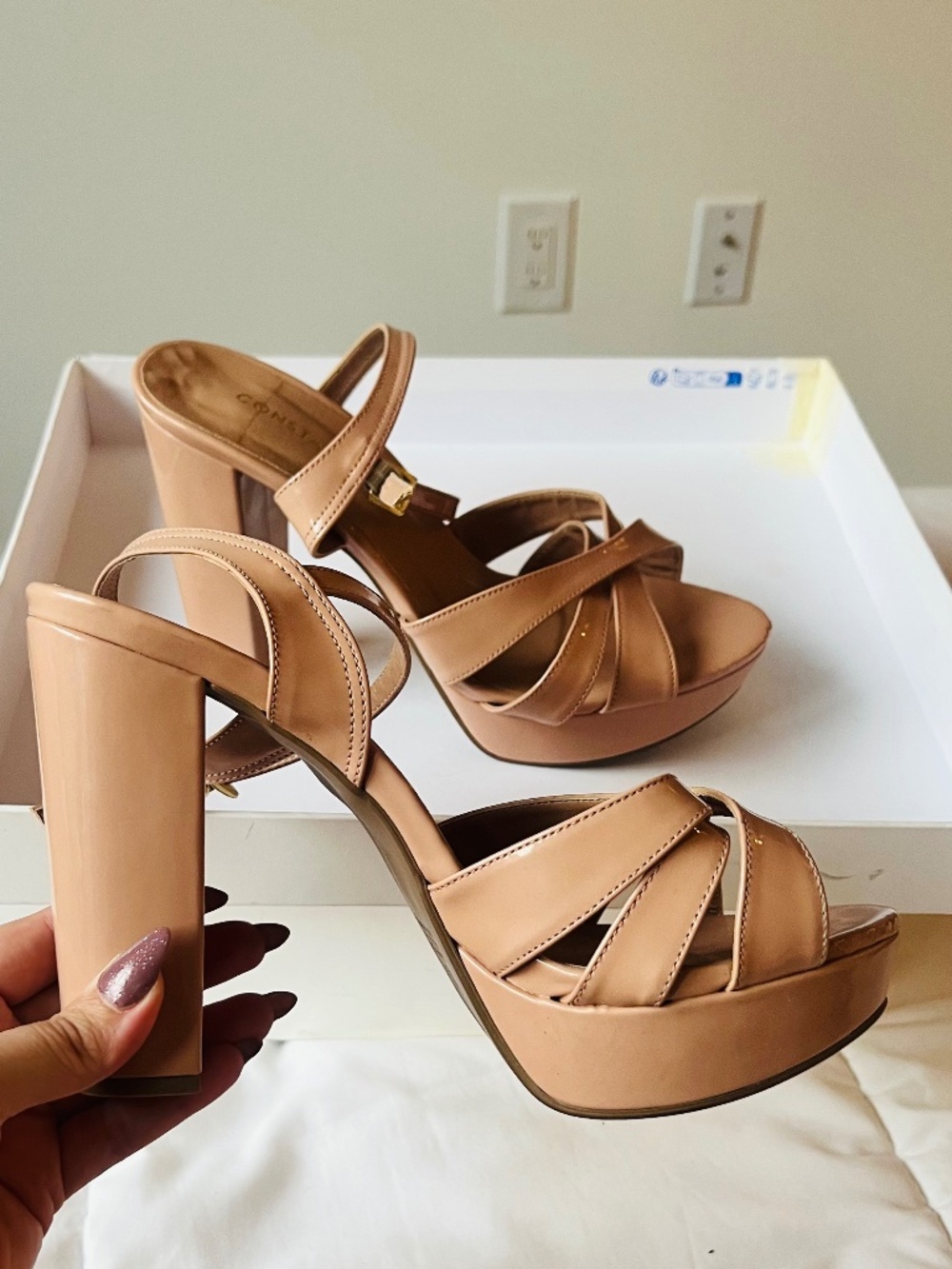 NEW Nude Patent Platform Sandals – Women’s Size 9